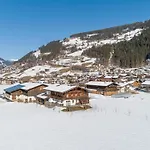 Blick Zum Mayrhofen *