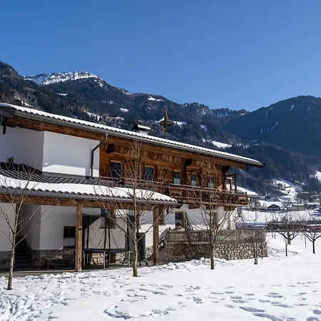 Blick Zum Mayrhofen