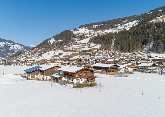 Blick Zum Mayrhofen *